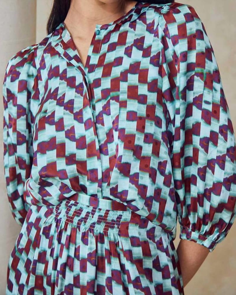Front of a model wearing a size L Finley Blouse in Subway Tile in Subway Tile by HUNTER BELL. | dia_product_style_image_id:333926